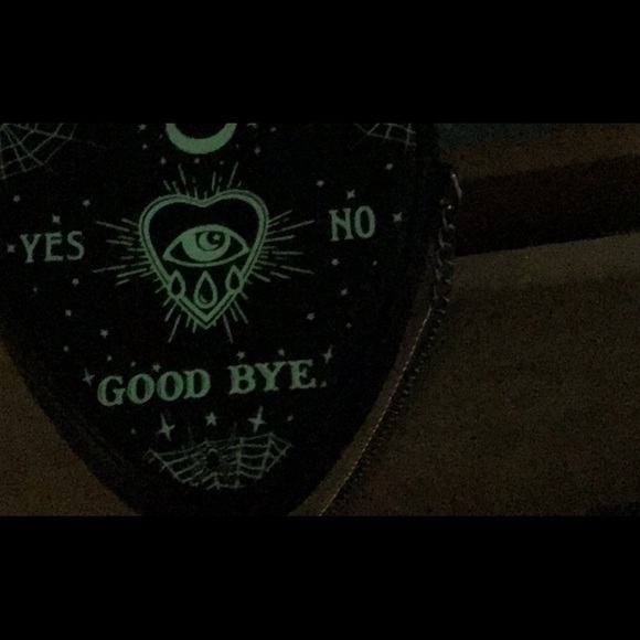 ‘Hot Topic’ Glow-in-the-Dark Figural Heart Shaped Crossbody NWOT - Picture 7 of 8